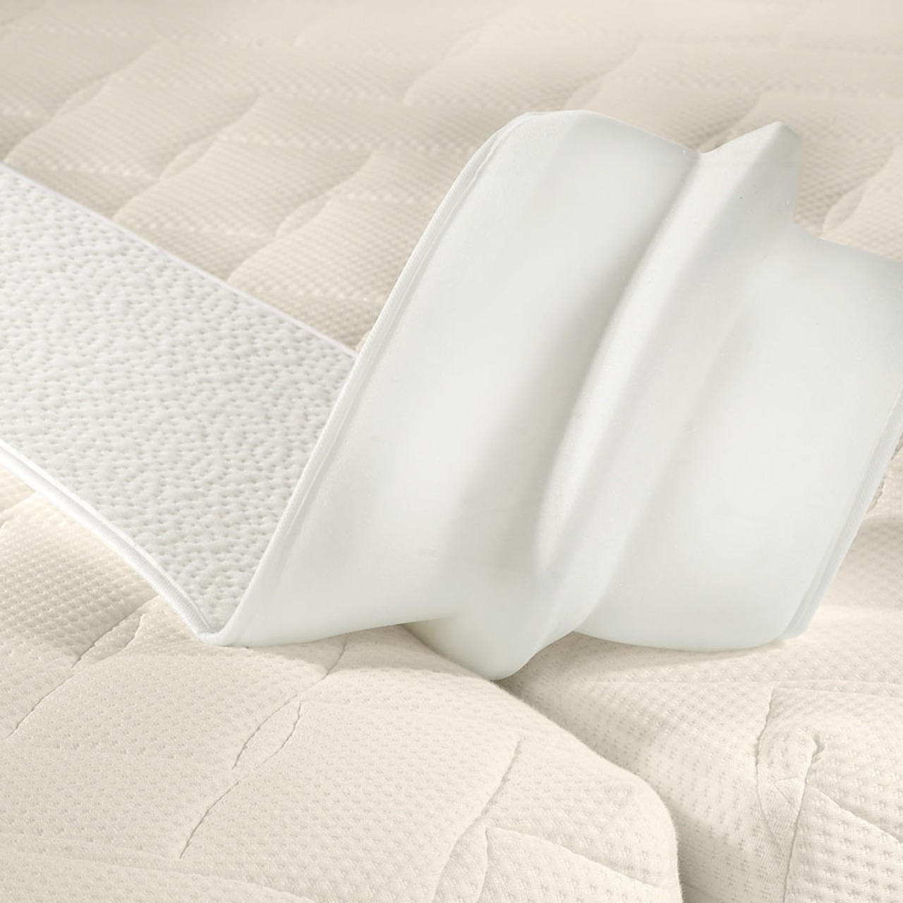 Matratzenkeil mit AloeVera-Bezug